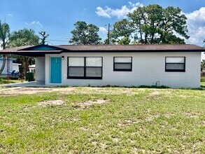 Building Photo - 395 Schoolhouse Ln
