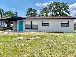 Building Photo - 395 Schoolhouse Ln