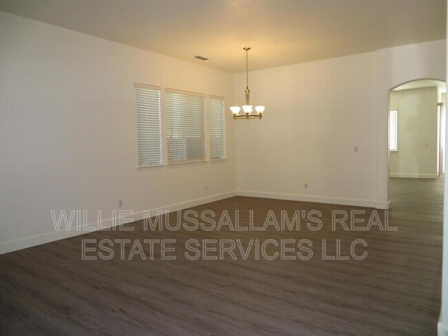 Foto del edificio - 9665 Country Falls Ln