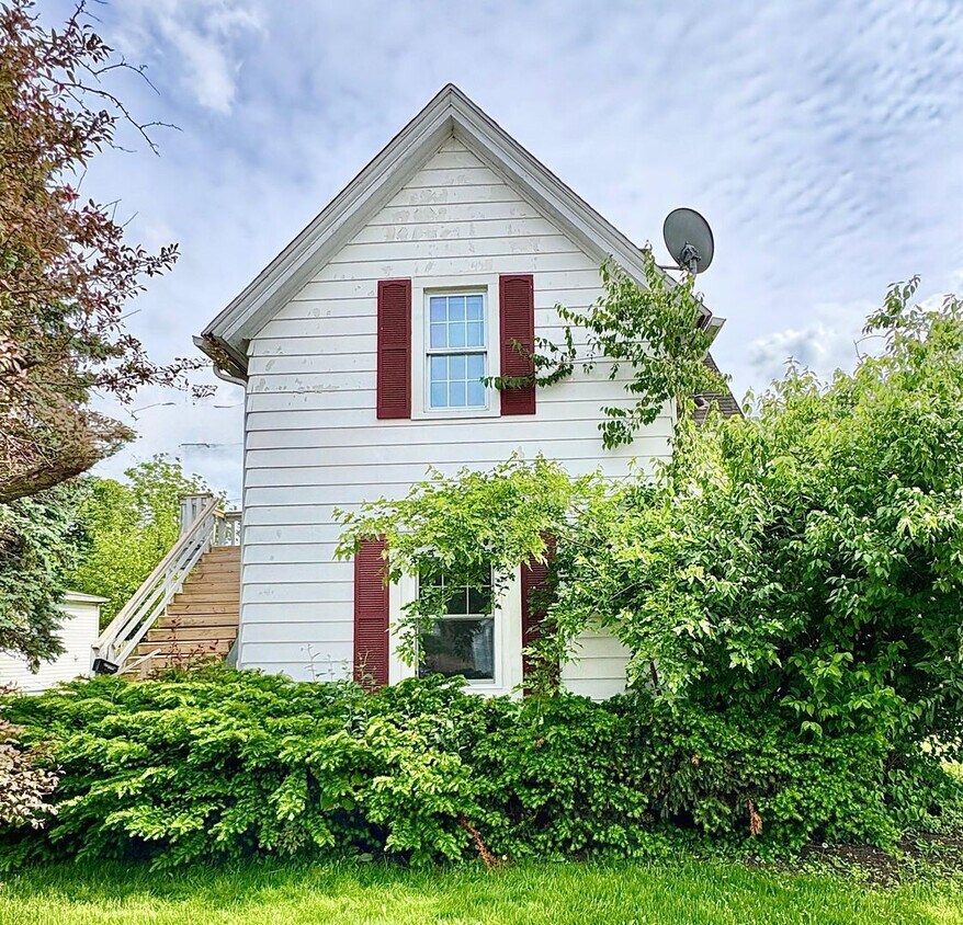 Primary Photo - 215 E Seventh St