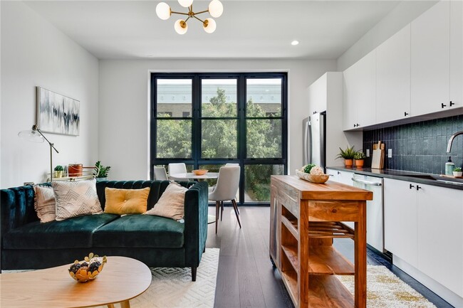 Building Photo - 800 Embassy Dr