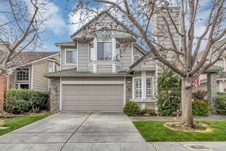 Building Photo - 302 Tadley Ct
