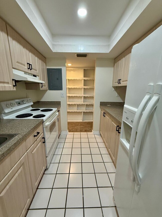 Foto del edificio - 775 N Village Dr