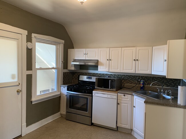 Kitchen - 4704 W Waveland Ave