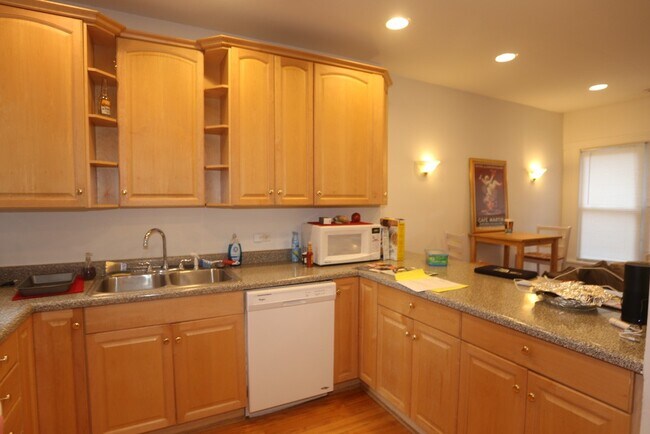 Foto del edificio - 3418 N Bosworth Ave