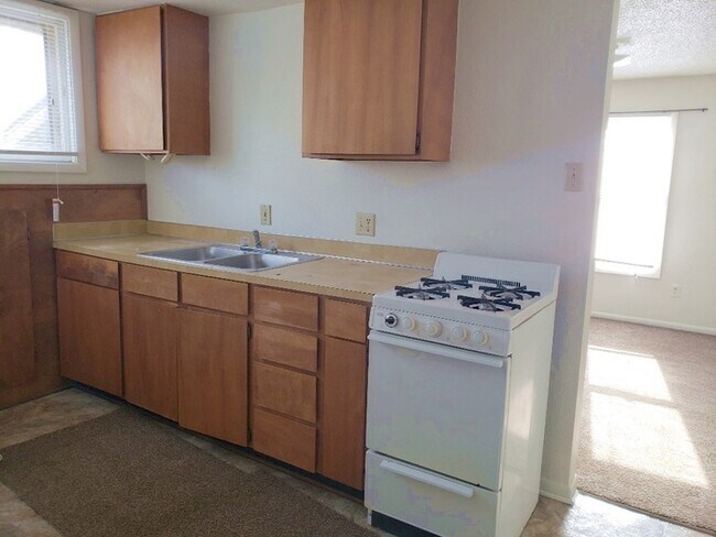 Building Photo - 1711 Evans Ave