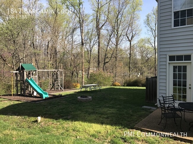 Building Photo - 4 Bed / 2.5 Bath Single Family (Available ...