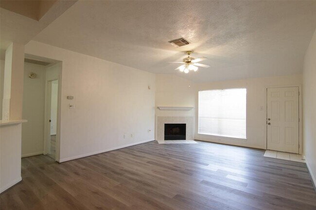 Foto del edificio - 1416 Caslyn Dr