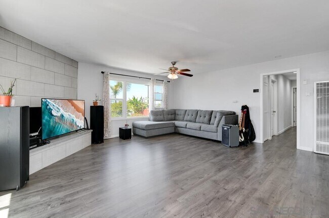 Foto del edificio - 845 E 13th St