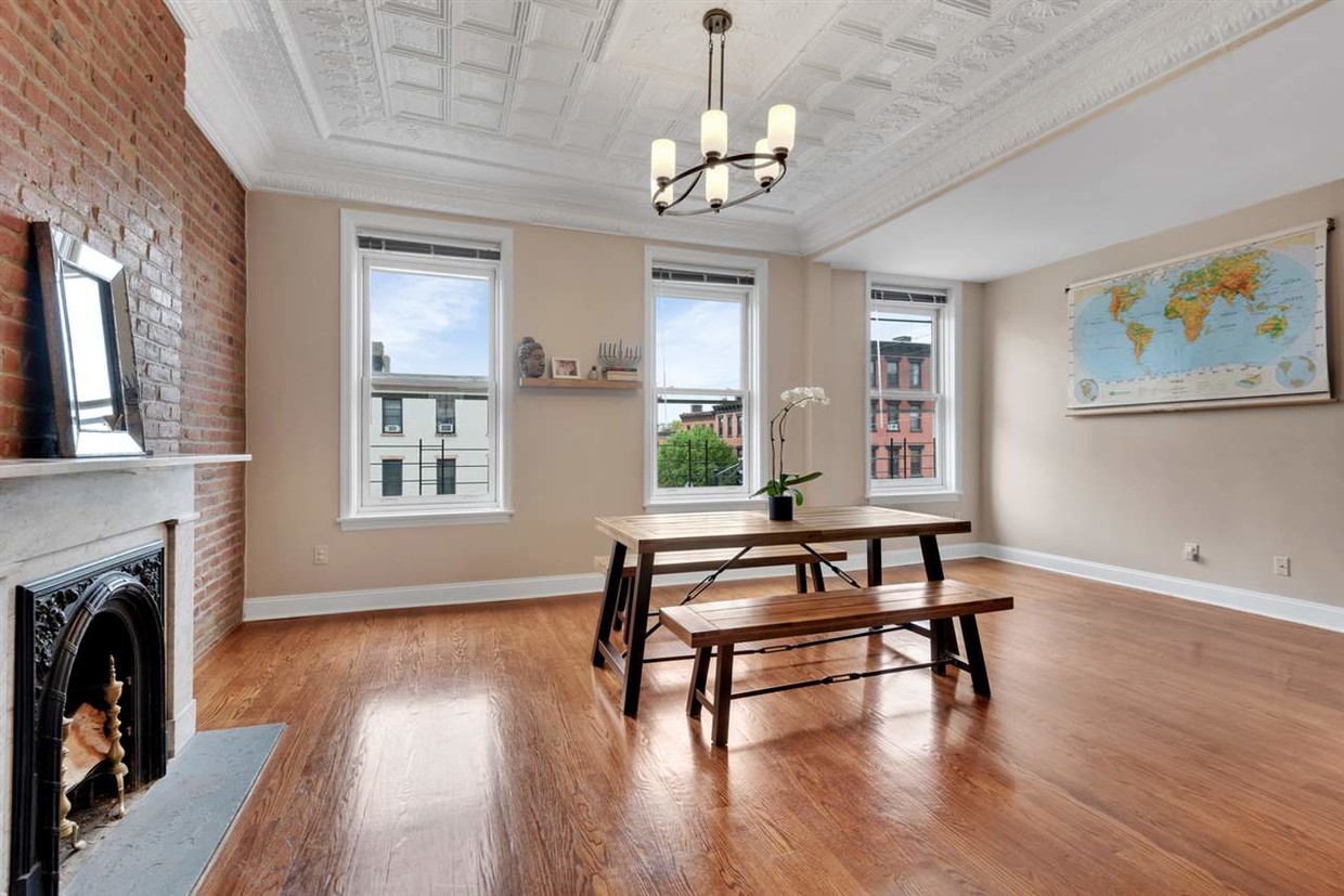 Primary Photo - 423 Washington St