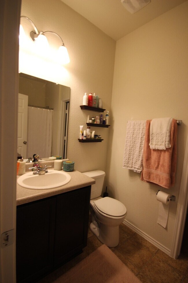 Foto del edificio - Lovely Woodland Hills 3/2/2 home backing up to greenbelt