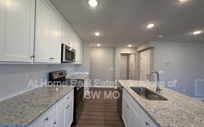 Foto del edificio - 1002 S Rimes Ave