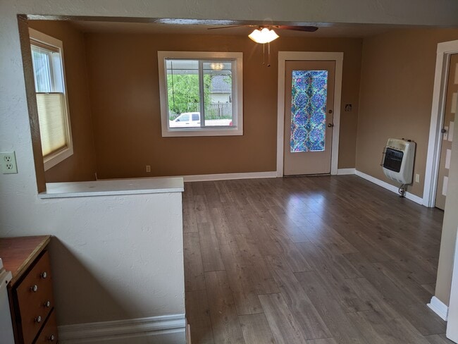 Living Room (1) - 1124 Almaden St Apartment