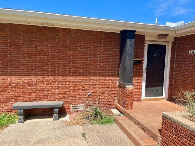 Foto del edificio - 7501 NW 28th St