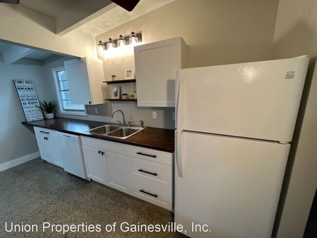 Building Photo - 4 br, 2 bath House - 2933 NE 13th Drive