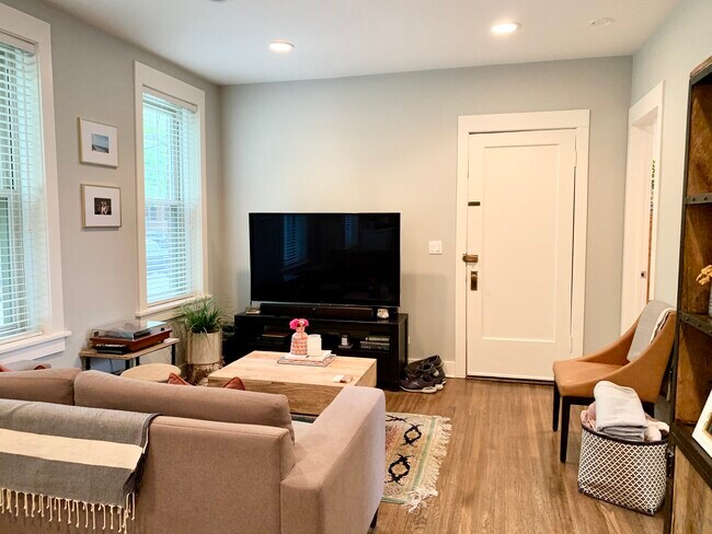 Foto del edificio - 2252 W Waveland Ave