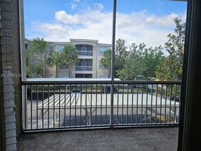Building Photo - 3001 Laurel Park Ln