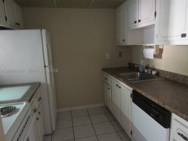 Foto del edificio - 14221 N Kendall Dr
