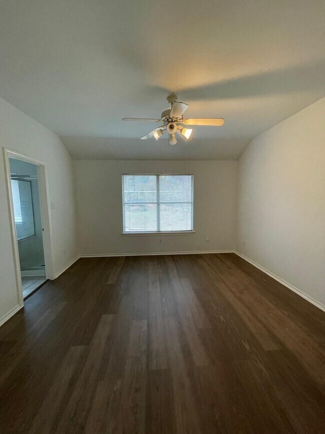 Foto del edificio - 2926 Loganberry Park Ln