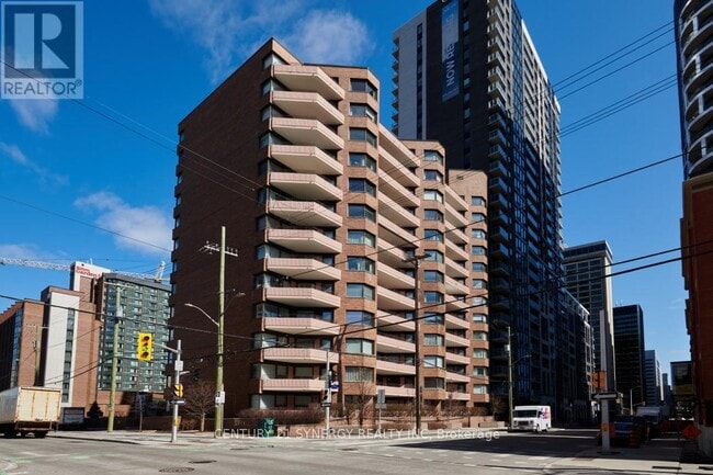 Building Photo - 151-151 Bay St