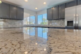 Building Photo - 144 E Robindale Rd