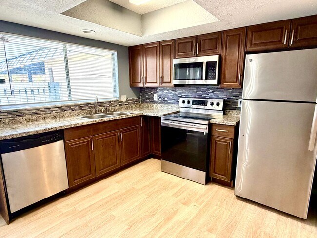 Foto del edificio - 2203 Silver Pines Pl
