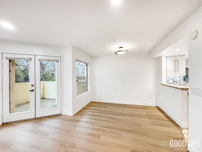 Building Photo - Charming 2BD/2BA Condo in Hillcrest W/ W/D, A/C, Reserved Parking, Community Pool, Spa, & Gym!