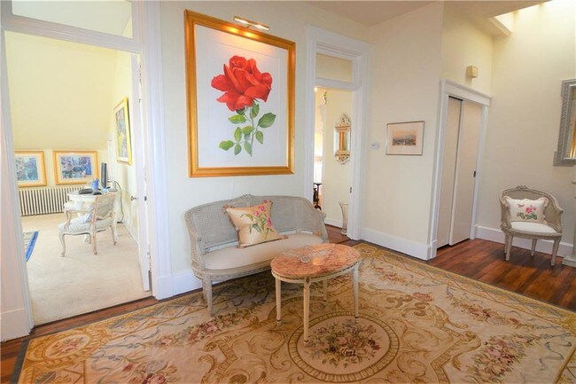 Foto del edificio - 729 Bellevue Ave