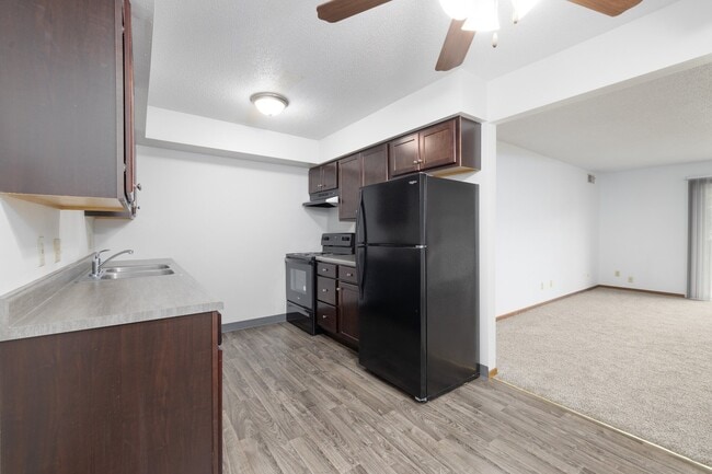 Building Photo - Windsor Heights Apartments