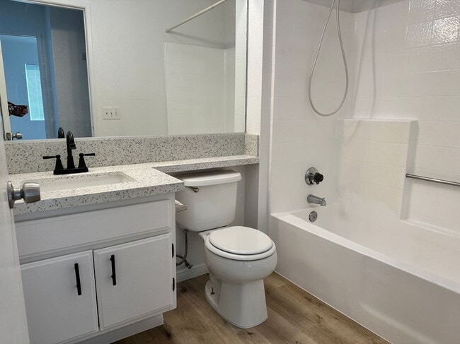 Foto del edificio - 17785 Carson Cir