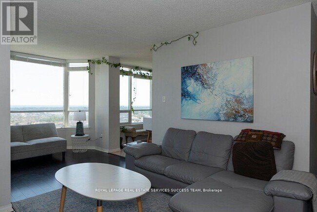 Photo du bâtiment - 550-2550 Webb Dr