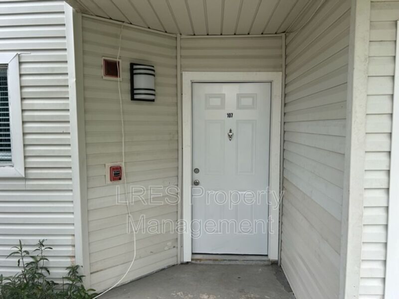 Primary Photo - 2560 Woodgate Blvd
