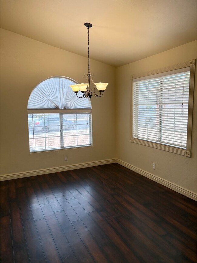 Foto del edificio - **Excellent 3br/2ba/2 car garage HOUSE (UN...