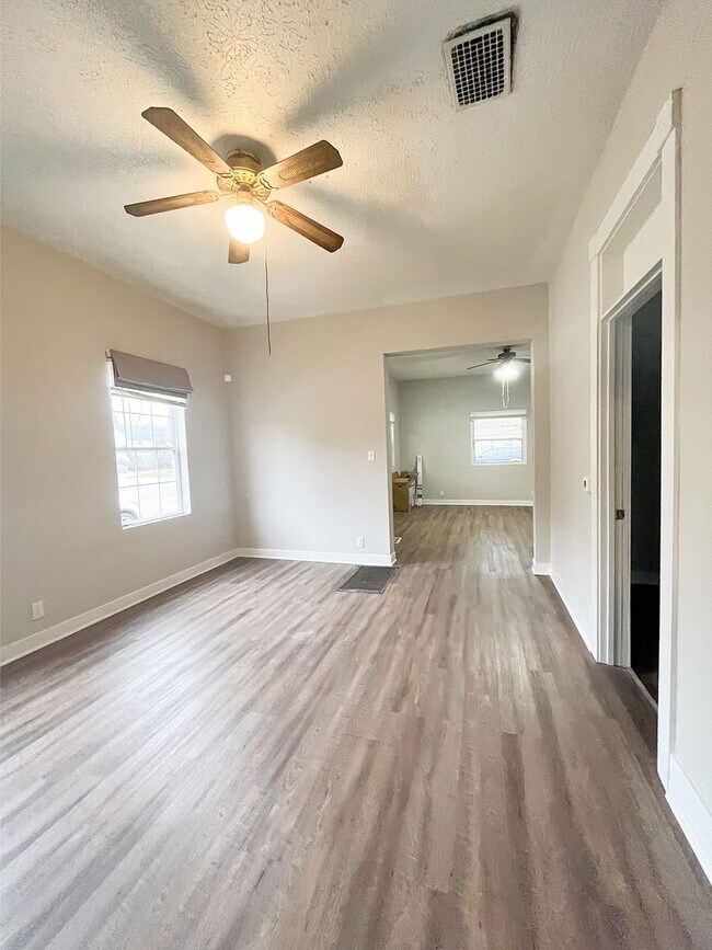 Building Photo - Remodeled Three Bedroom
