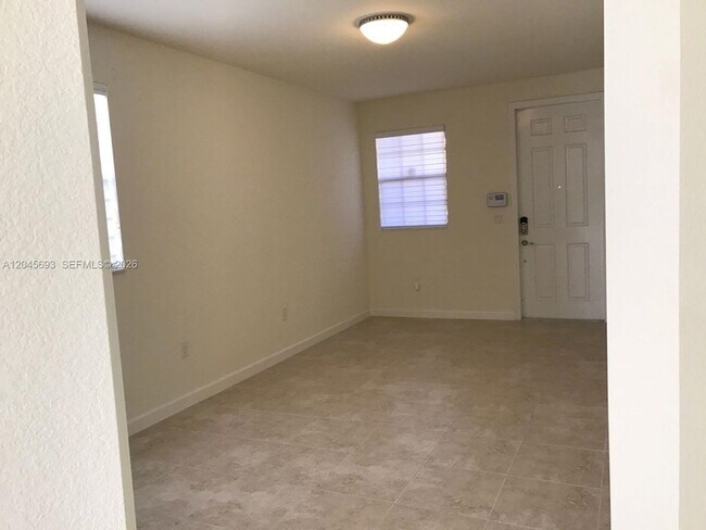 Building Photo - 312 SE 37th Ter