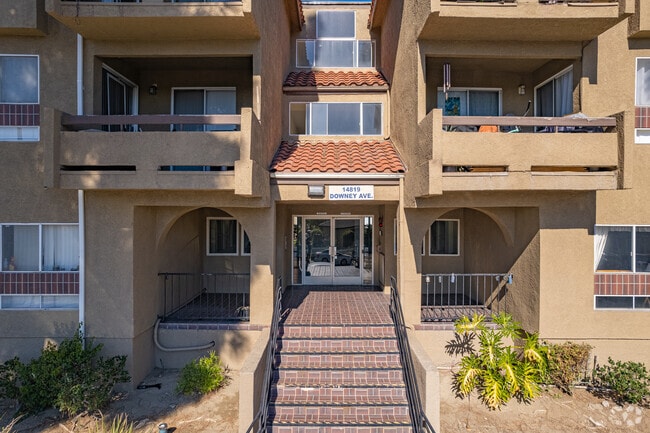 14809-14819 Downey Ave Paramount, CA 90723-4527 - 14809-14819 Downey Ave