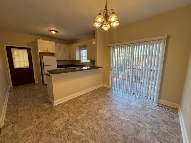 Foto del edificio - Nice 3/2 House in Silver Creek with bonus rooms- $1,495