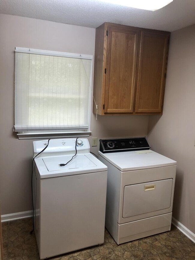 Foto del edificio - 296 Park Ln