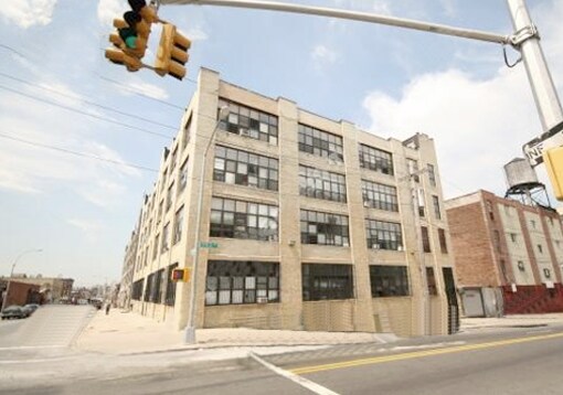 Building - 467 Troutman St