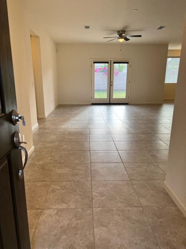 Foto del edificio - 3204 N Pratos Ct