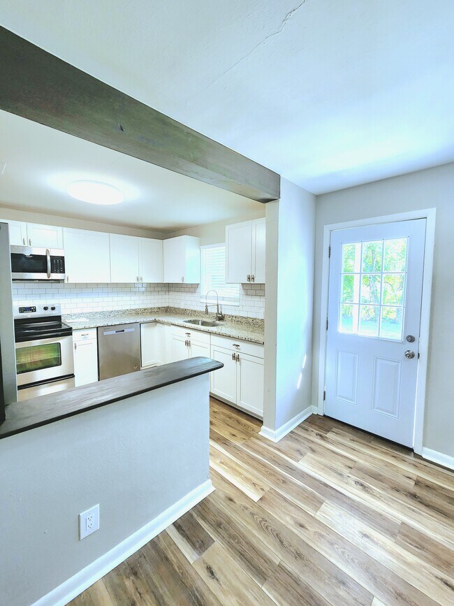 Foto del edificio - 6256 Green Pine Ln