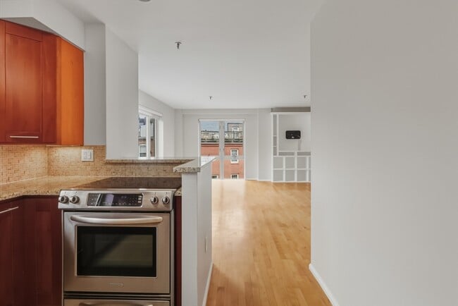 Building Photo - 350 North St