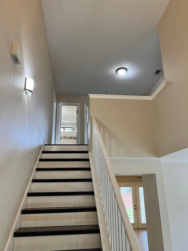 Building Photo - 9814 Kelton Dr