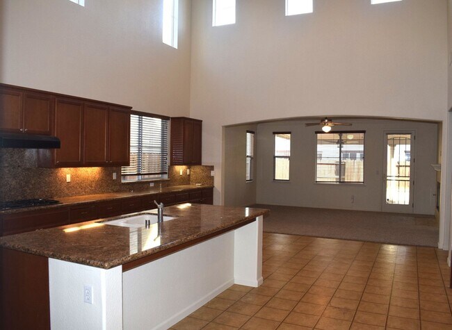 Building Photo - 6800 Sao Tiago Way