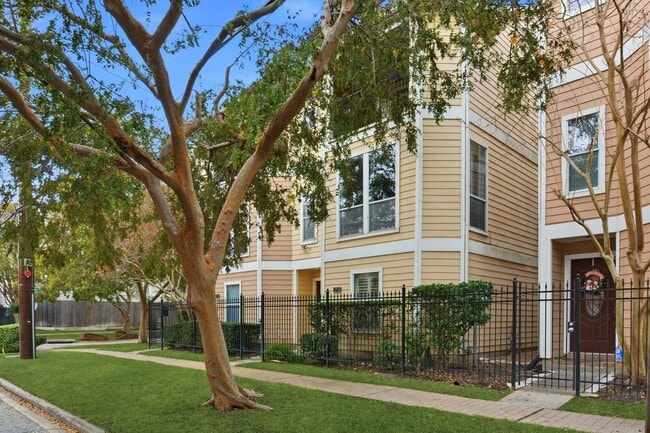 Foto del edificio - 1714 W Webster St