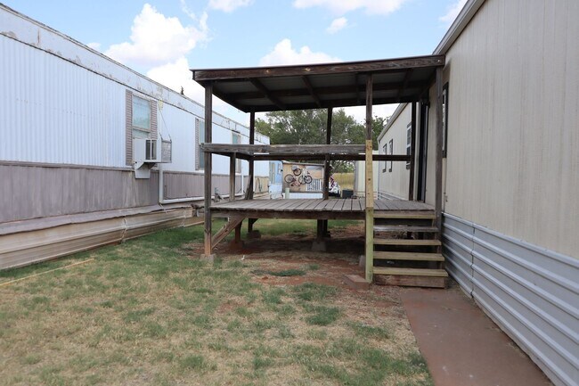 Foto del edificio - Updated 3 bedroom 2 bath Mobile Home near ...