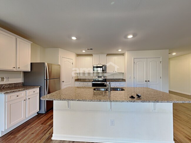 Building Photo - 2054 Southlea Dr
