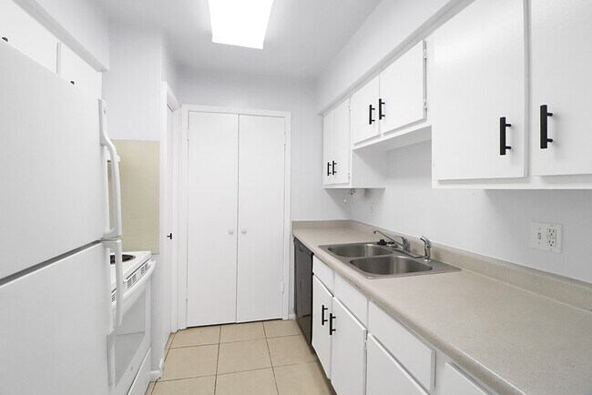 Foto del edificio - 5929 Queensloch Dr