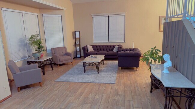 Foto del edificio - Luxury Living in Garden Lake Estates