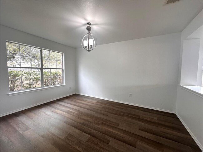 Building Photo - 722 Lavaca Loop